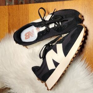 New Balance Women's 327